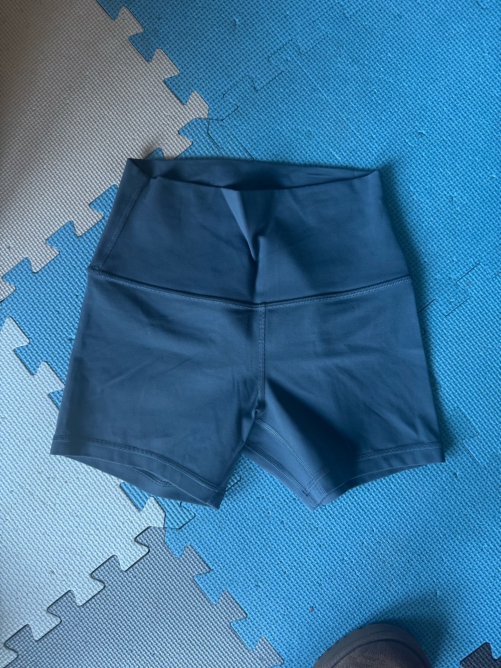 NWOT Lululemon Align 4” Oil Grey Shorts